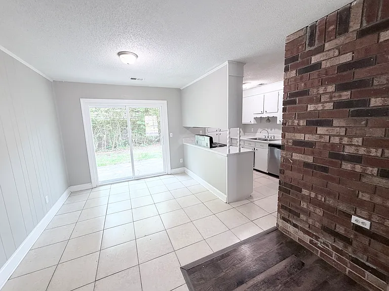 Elliott Dr — Photo 10