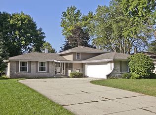 131 Rohrer Dr, Downers Grove, IL 60516