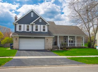 1168 Ardmore Dr, Naperville, IL 60540