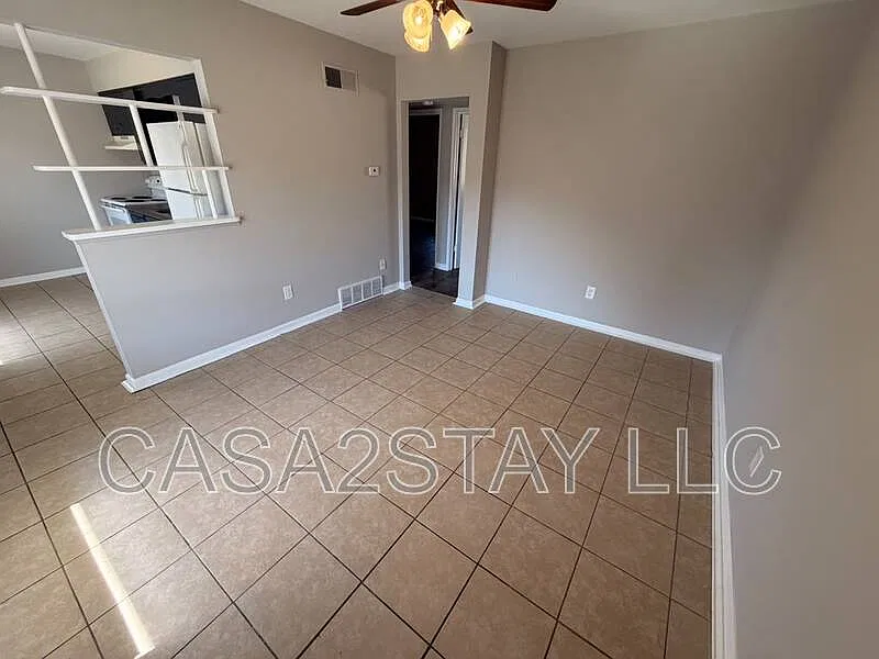 2 bed, 1.0 bath, $750 — Photo 3