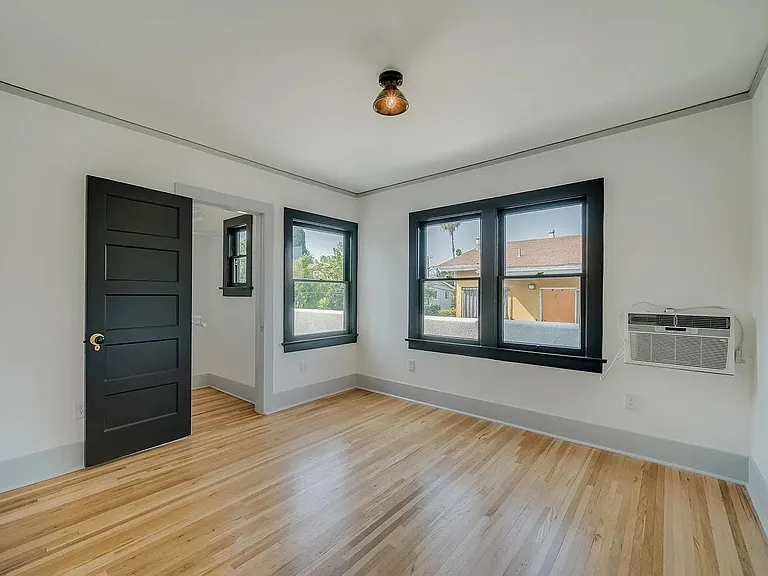6012 York Blvd — Photo 2