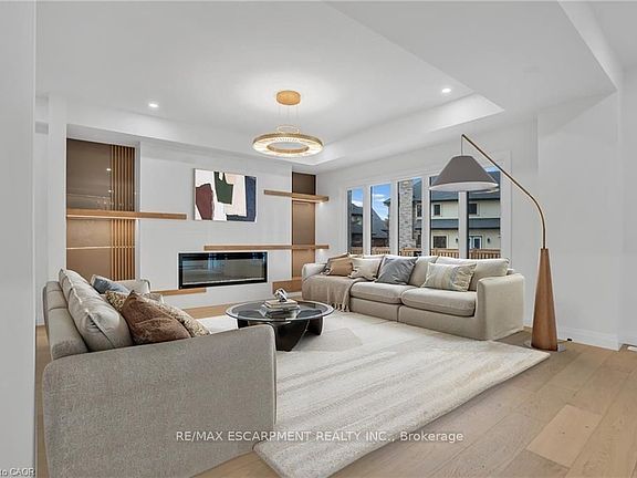 2nd image of 390 Southcote Rd