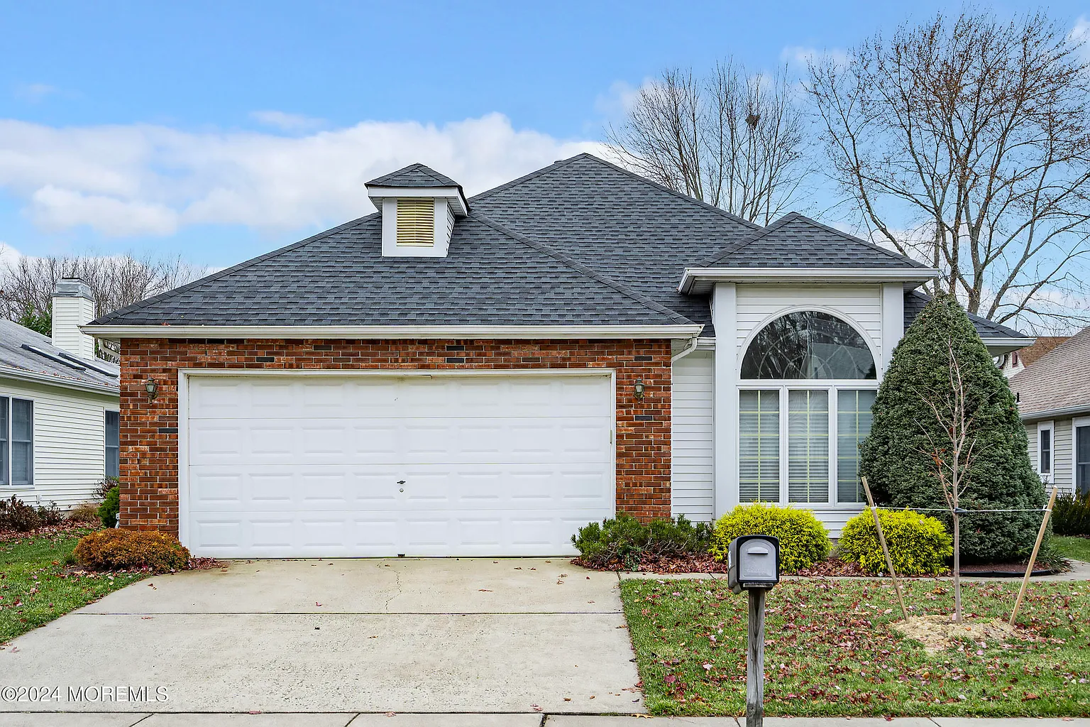 1512 Burr Oak Road photo 1