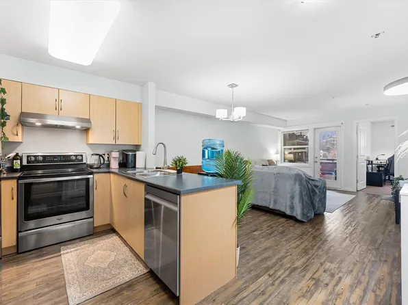 1479 Glenmore Rd N #206, Kelowna, BC V1V 2C5