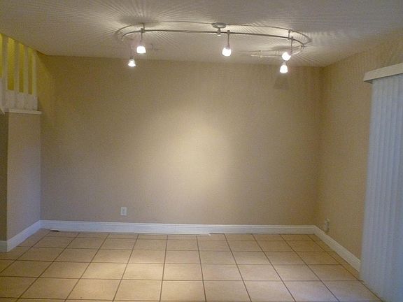 5th image of 612 Rolling Green Dr