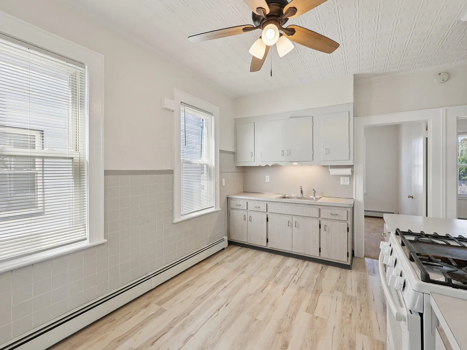 3 bed, 1.0 bath, $2,300 — Photo 4