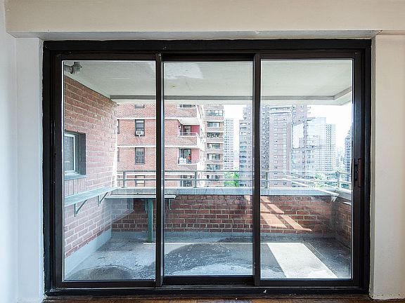 3rd image of 210 Broadway Unit J1106