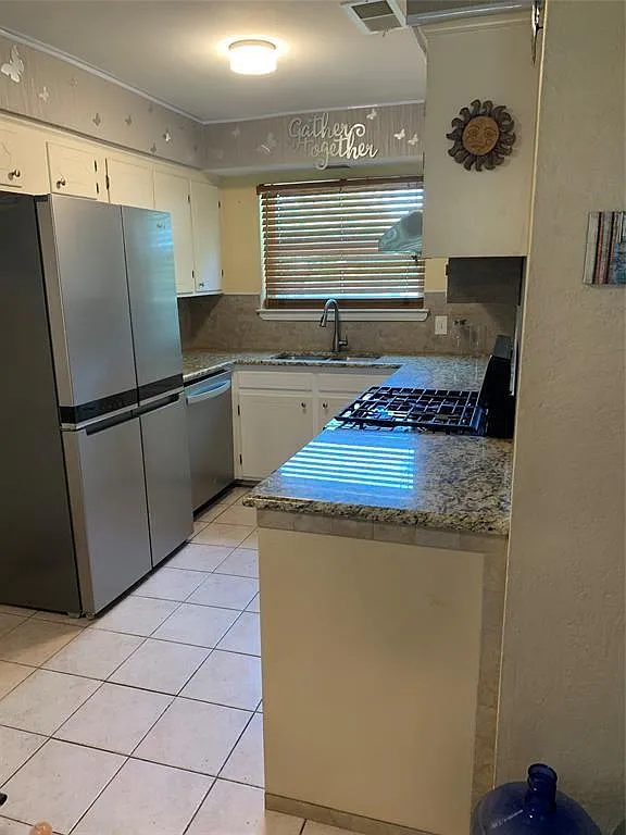 3 bed, 1175 sqft, $2,050 — Photo 2
