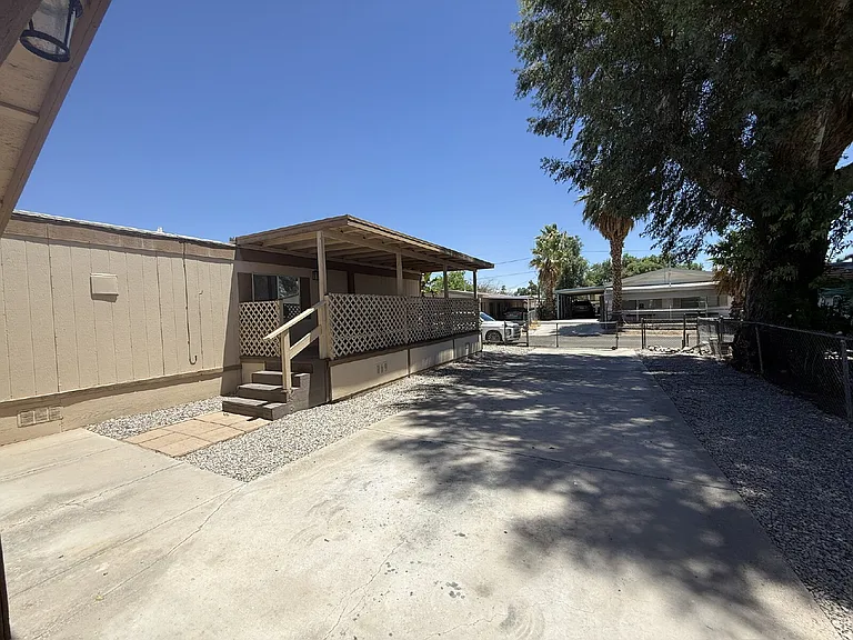 2111 Santa Cruz Ave — Photo 32