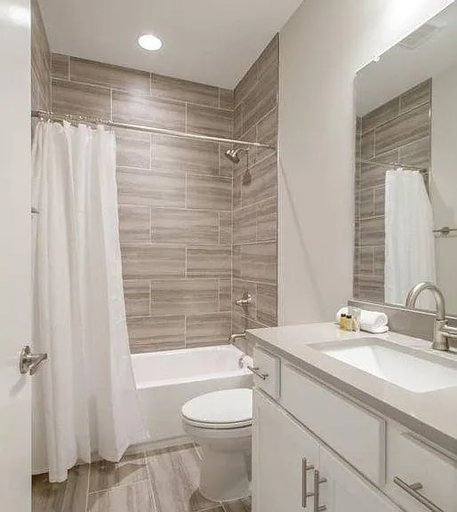 guest full bathroom, not en suite
