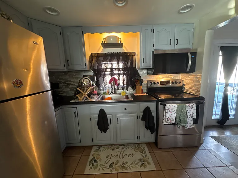 10 Beech Dr — Photo 1