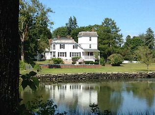 90 W Main St, North Kingstown, RI 02852