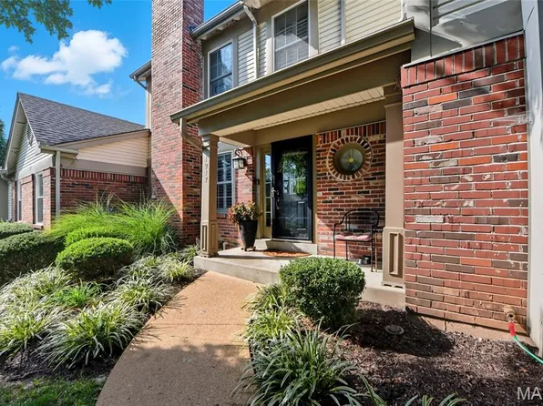 1917 Dewitt Ridge Dr, Chesterfield, MO 63017