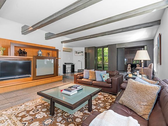 3rd image of 331 Heath St