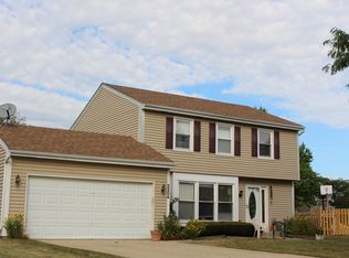 2204 Kensington Dr, Schaumburg, IL 60194
