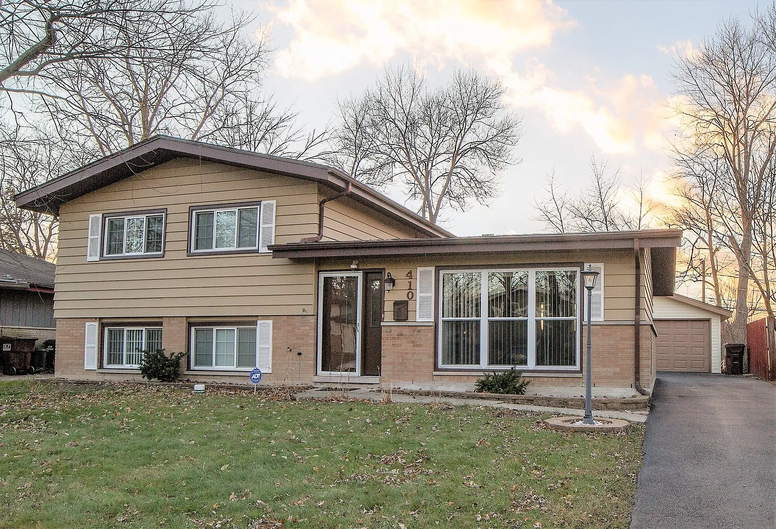 410 Sandburg St photo 1