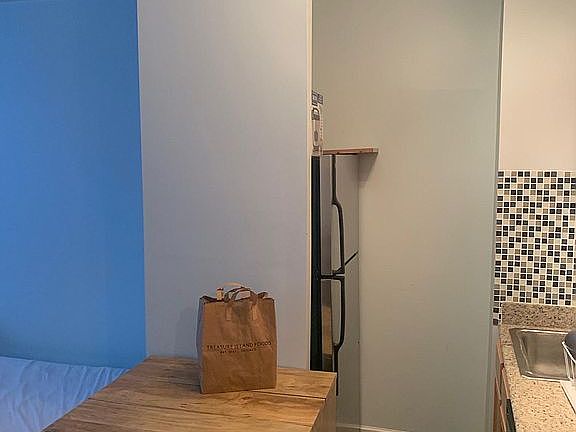 4th image of 525 W Hawthorne Pl APT 103