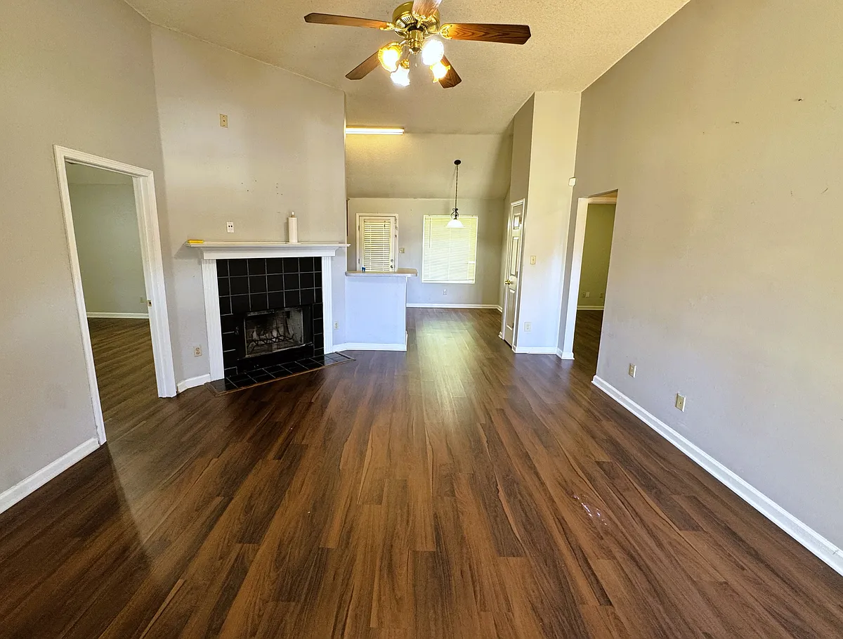 Building Photo - 2819 Hidden Creek Cv