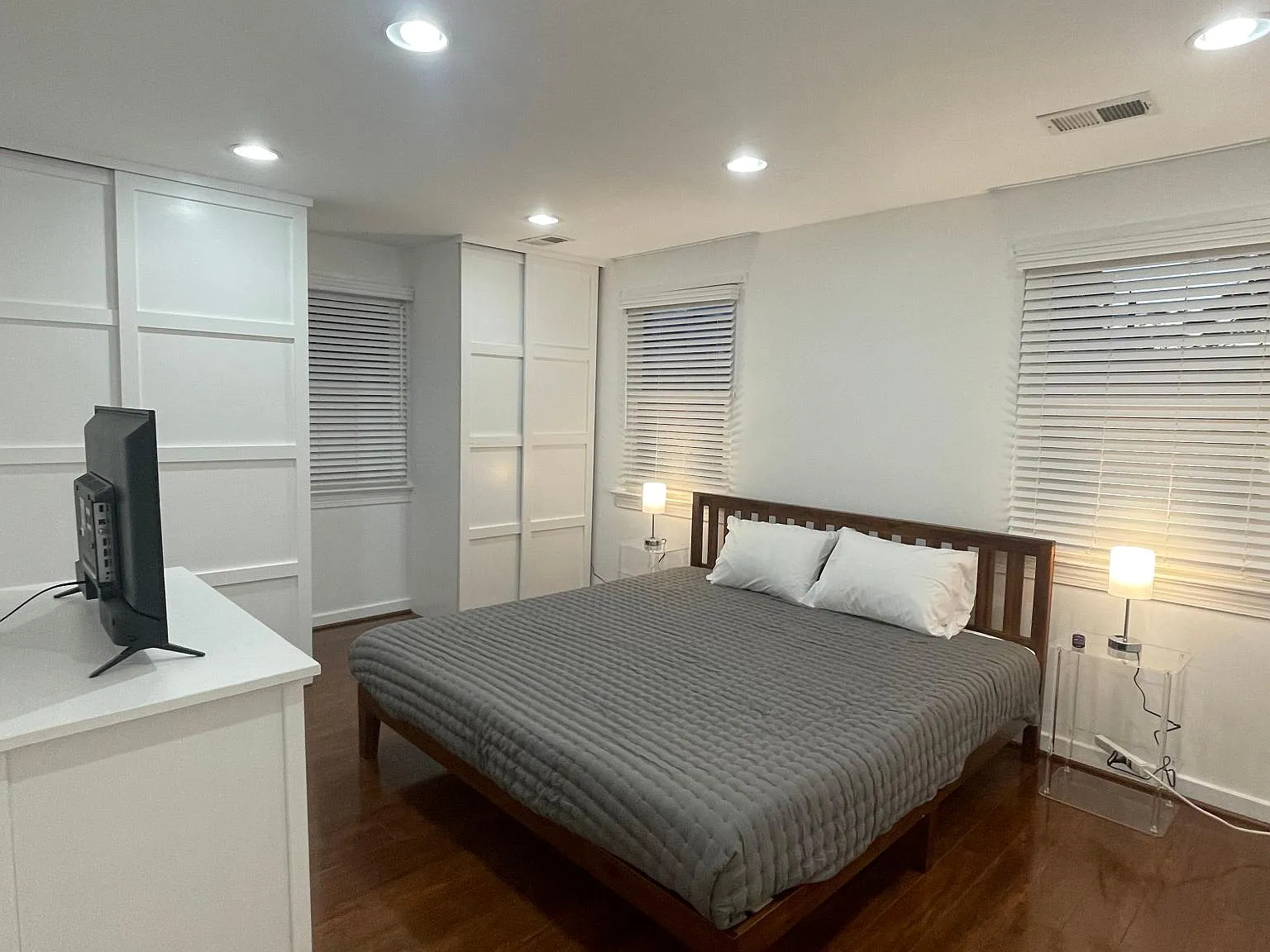 3 bed, 1053 sqft, $3,150 — Photo 4