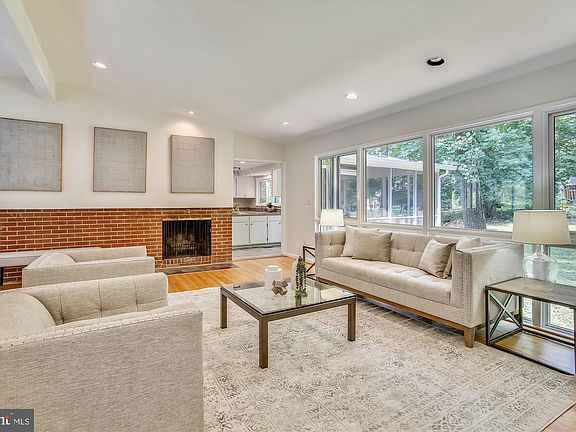 3rd image of 9015 Honeybee Ln