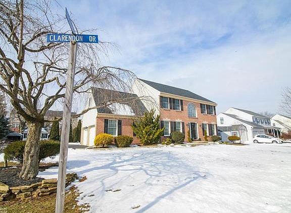 2nd image of 2000 Clarendon Dr