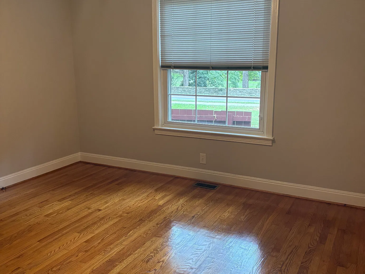 2 bed, 900 sqft, $1,700 — Photo 3