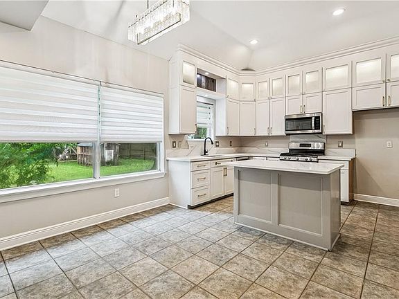 5th image of 67070 Montaigne St