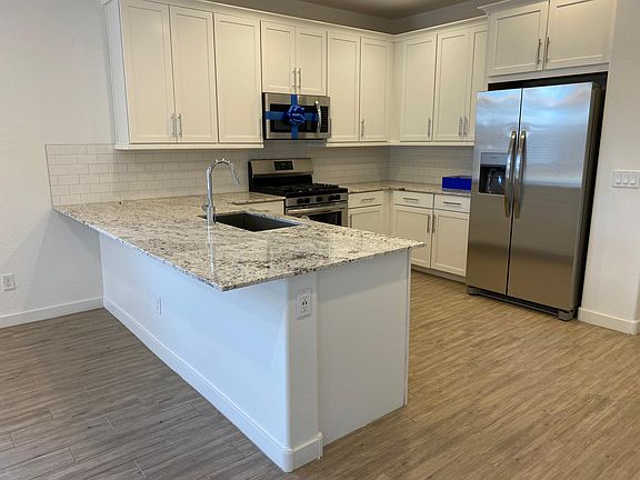 5th image of 2241 E Castanets Dr