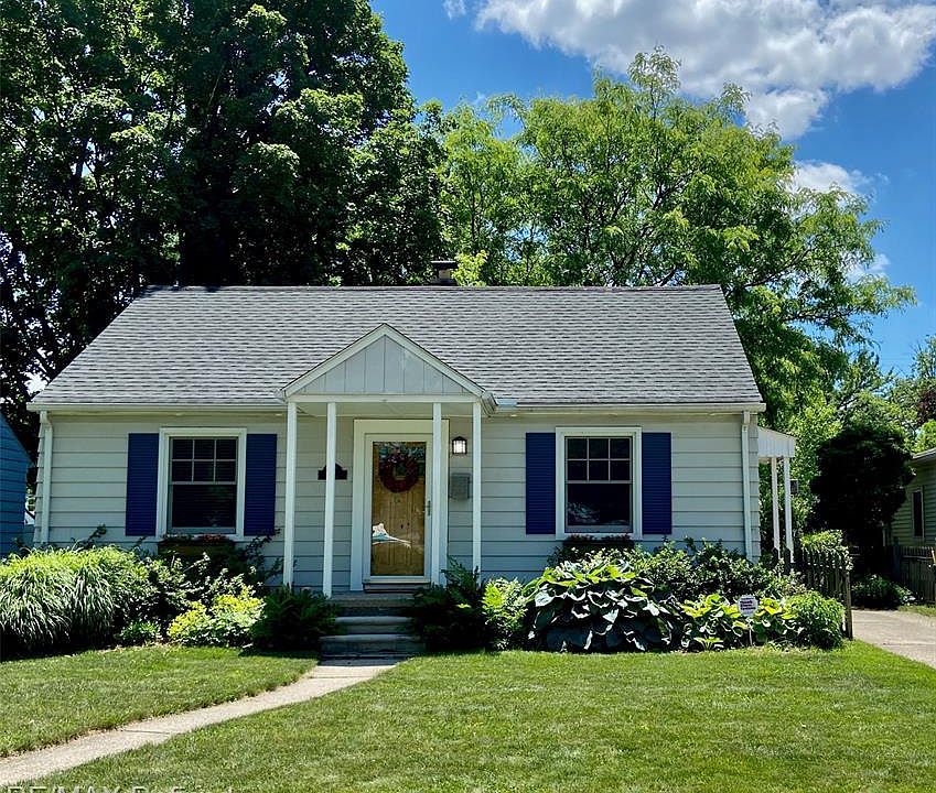 1st image of 907 Greenleaf Dr