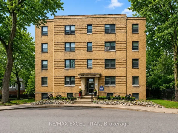 8 Mallory Gdns #35, Toronto, ON M4V 2A8