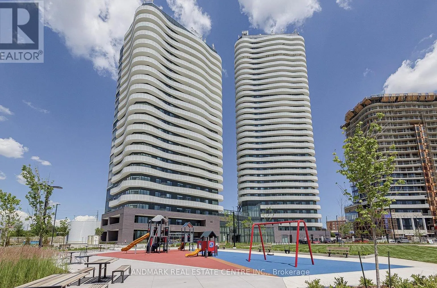11 Flavelle (SXSW Condos) — Photo 2