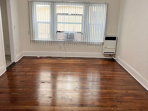 2nd image of 415 S Westlake Ave #108