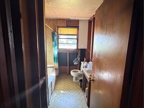 4th image of 621 Fos Ave
