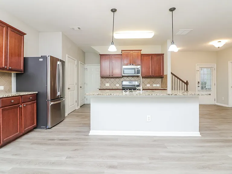 275 Shaw Dr — Photo 9