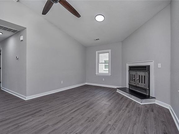 5th image of 18 Westmont Dr