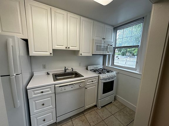 5th image of 1642 Massachusetts Ave #1-06