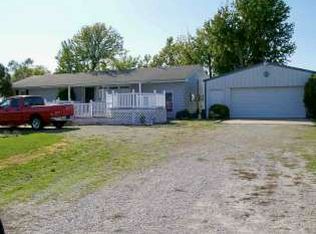 5515 N 100th St, Saint Elmo, IL 62458