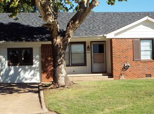 635 S 19th St, Clinton, OK 73601