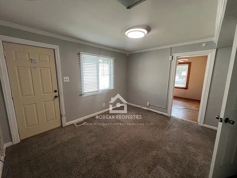 917 E 8th St #1 — Photo 7