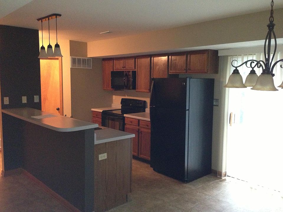 2nd image of 817 Charles St