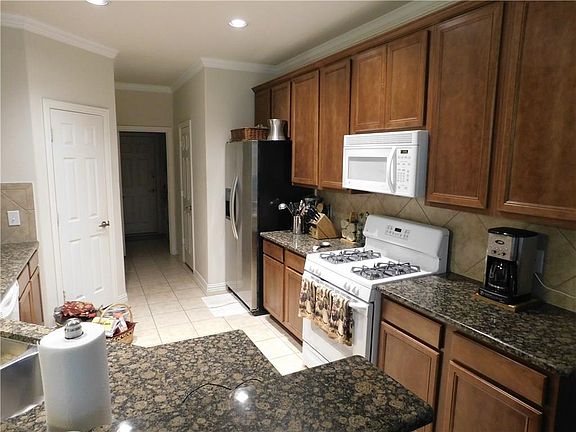 4th image of 8312 Shasta Dr