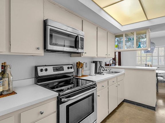 5th image of 465 Desert Lakes Dr