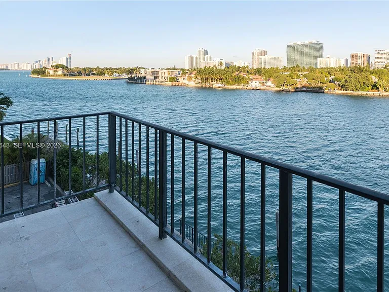 10101 E Bay Harbor Dr #404 — Photo 3