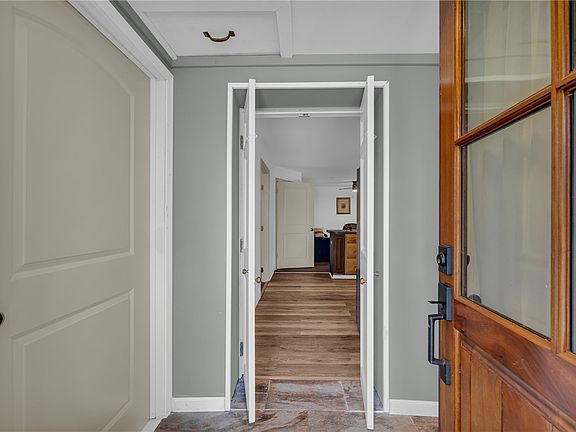 4th image of 307 Moore Ave