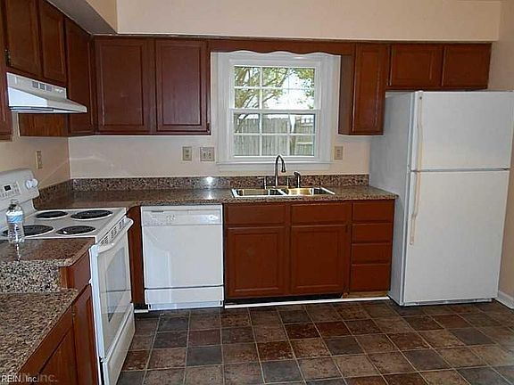 3rd image of 1577 Dylan Dr