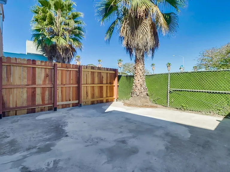 4774-80 W Point Loma Blvd — Photo 24