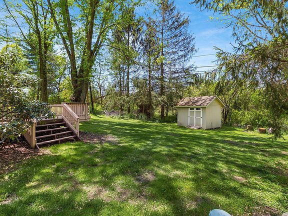 2nd image of 426 Knoll Dr