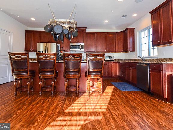 Large Eat in Kitchen