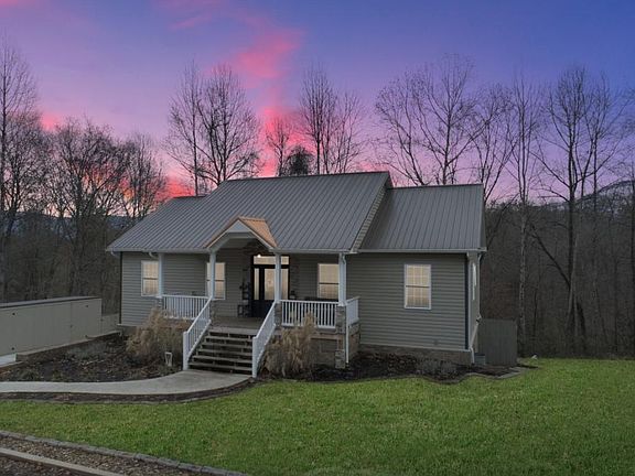 2nd image of 1306 Oakwood Cir