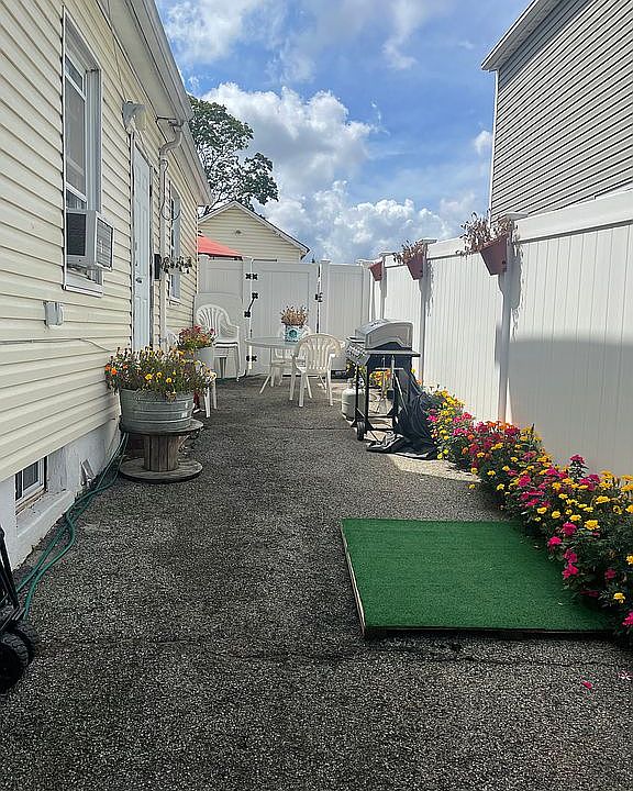 Small private side yard